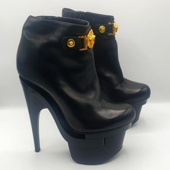 VERSACE BLACK LEATHER WITH GOLD JEWELRY SIZE 39 NEW CONDITION 100% AUTHENTIC - Picture 14 of 16